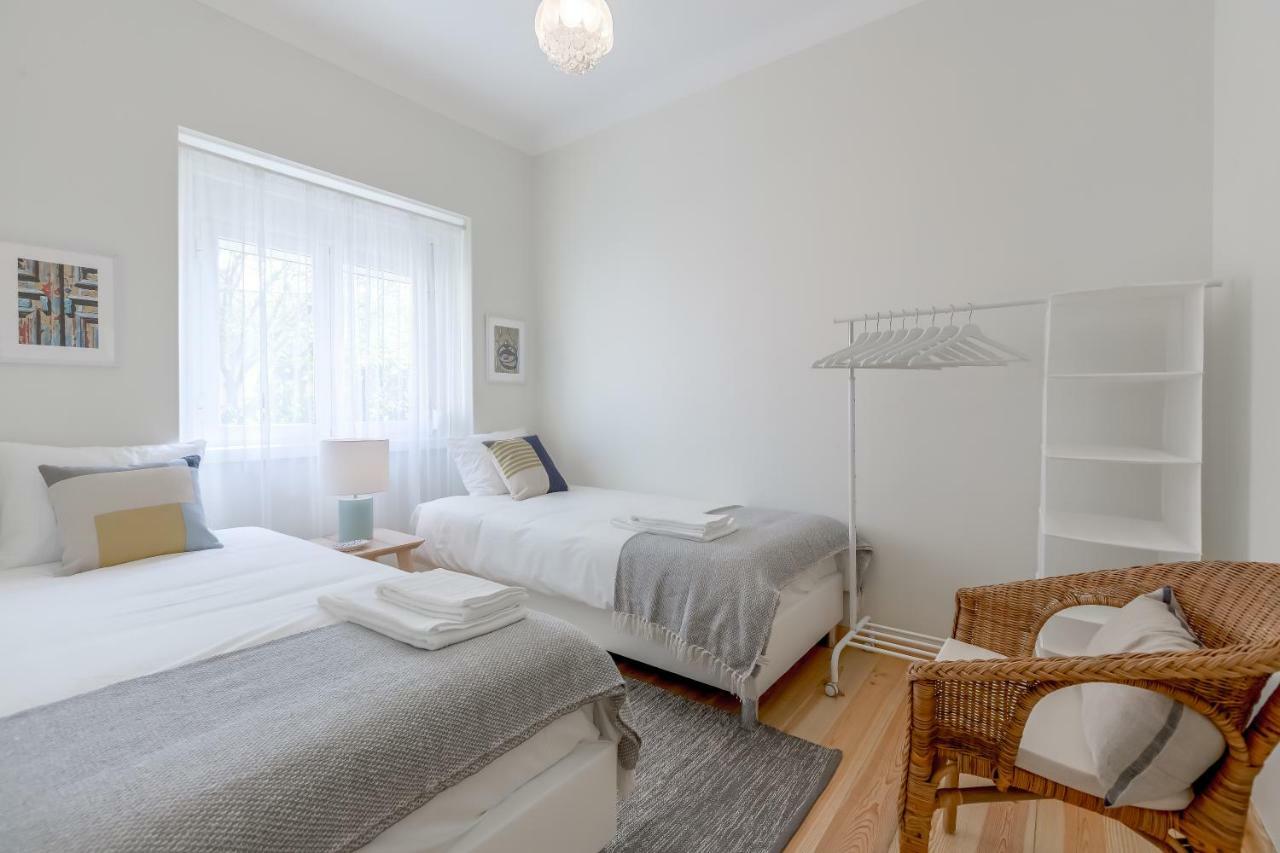 Sunny, Bright And Quiet Apartment, By Timecooler リスボン エクステリア 写真